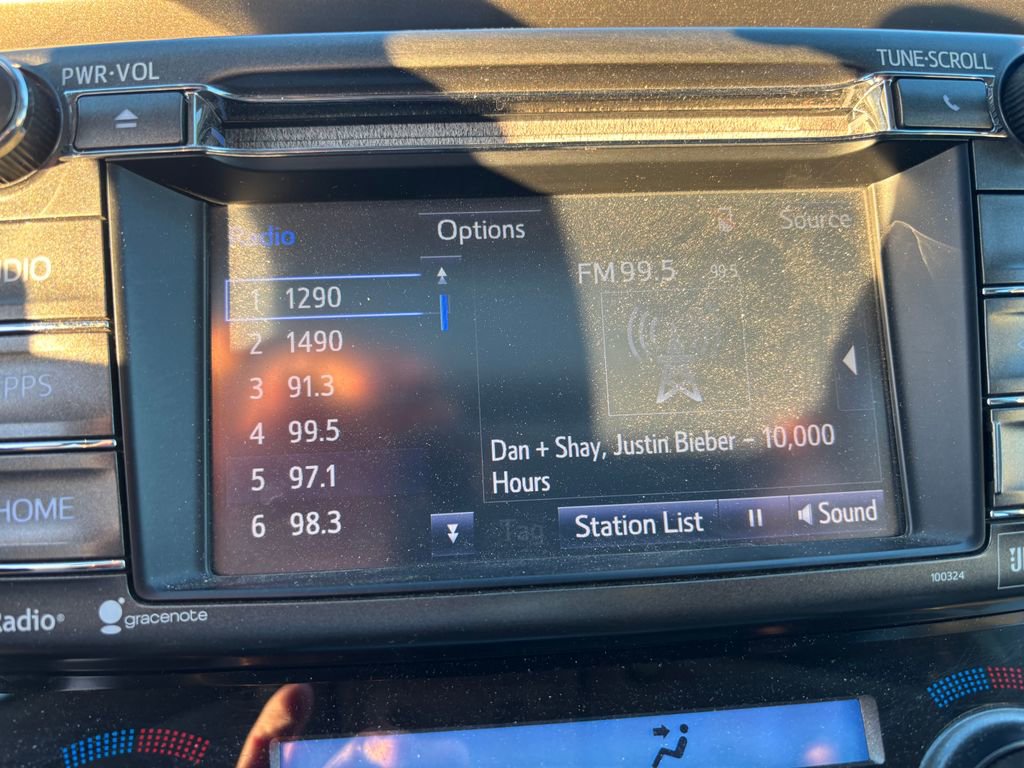 Used 2014 Toyota RAV4 Limited w/ Technology Package image 9