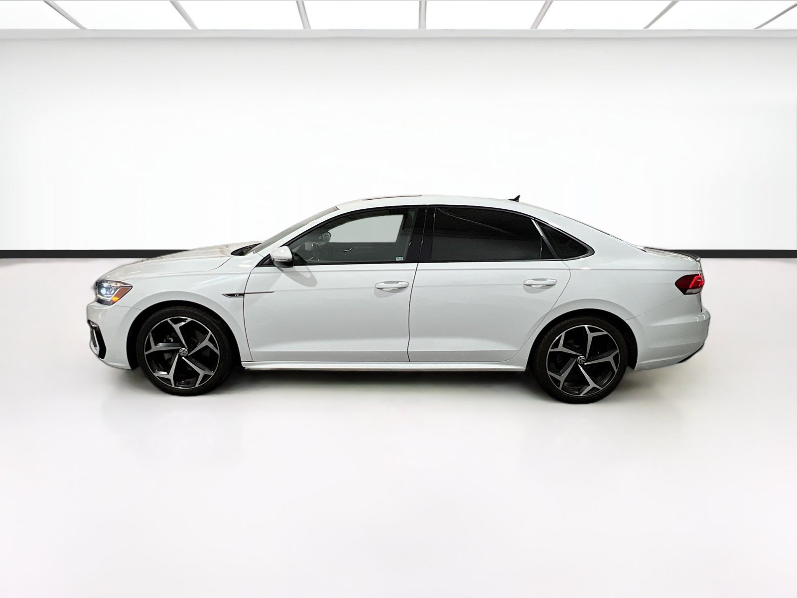 Used 2021 Volkswagen Passat 2.0T R-Line FWD image 25