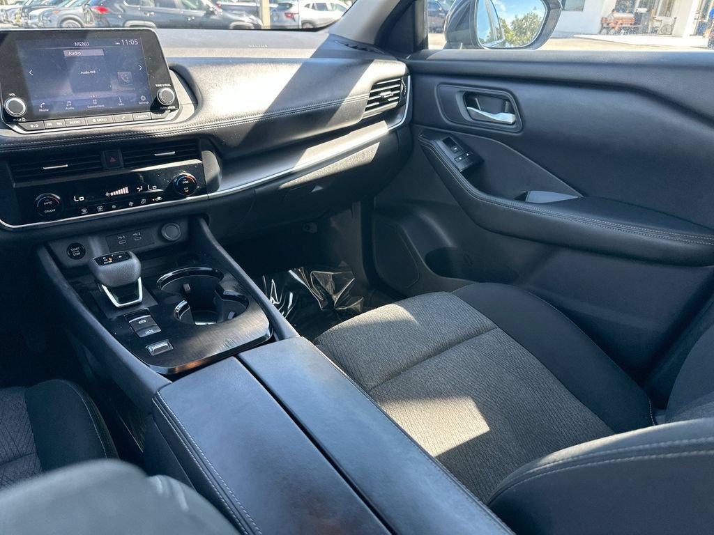 Used 2025 Nissan Rogue SV FWD image 21