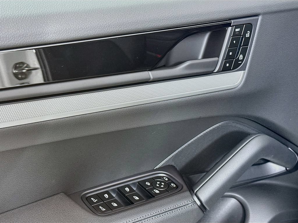 New 2026 Porsche Cayenne Coupe AWD/4WD image 19
