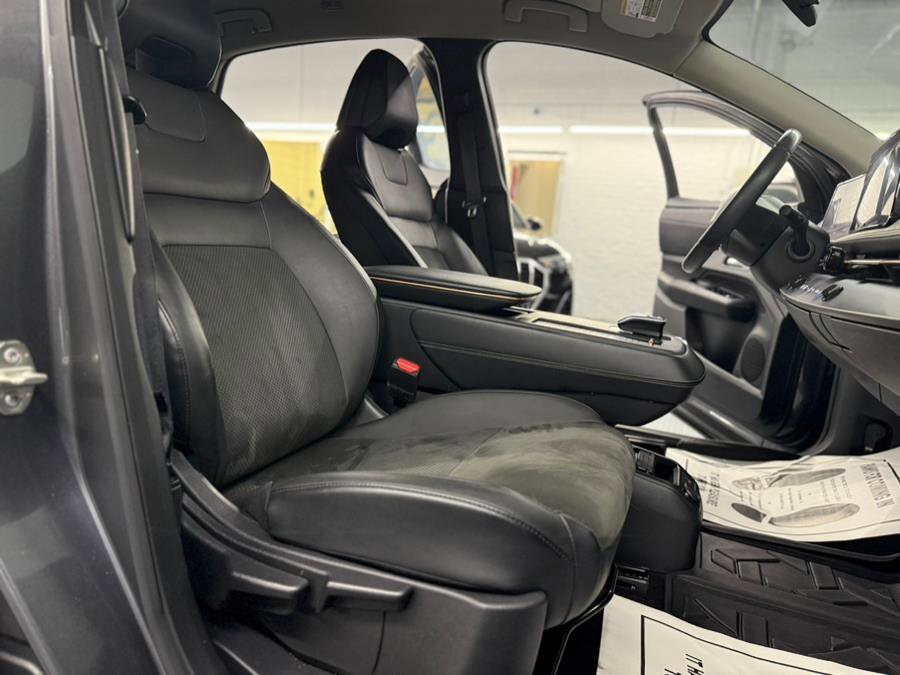 Used 2023 Nissan Ariya FWD image 31