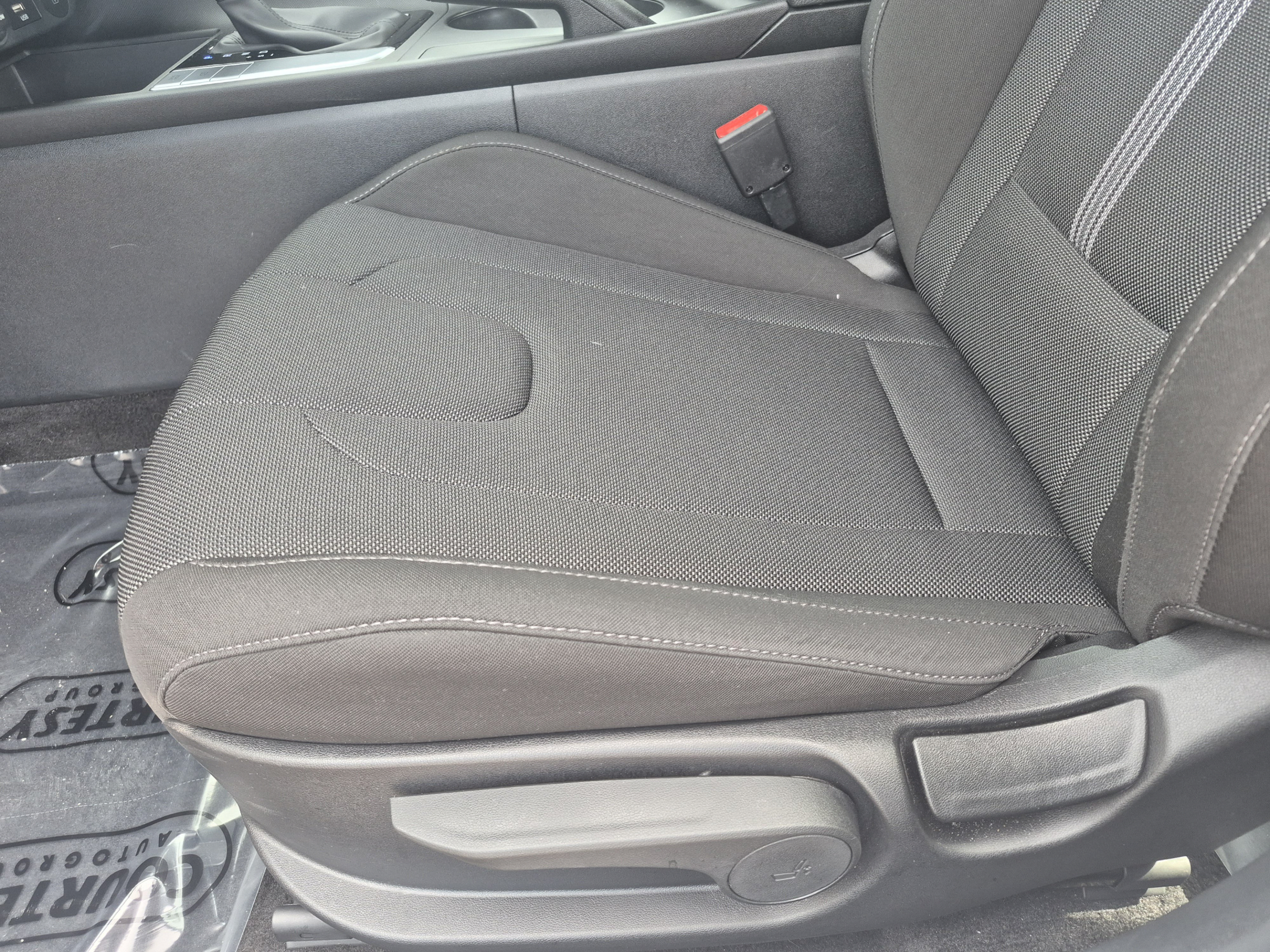 Certified 2025 Hyundai Elantra SE FWD image 19