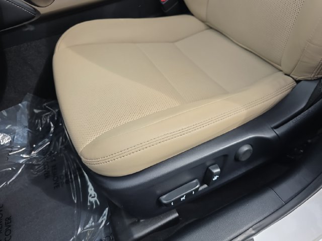 Used 2018 Lexus IS 300 AWD w/ Comfort Package image 28