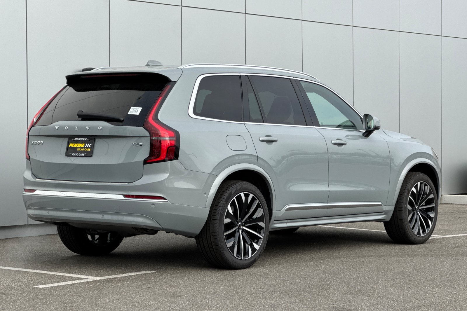 New 2026 Volvo XC90 T8 Plus w/ Protection Package AWD/4WD image 5