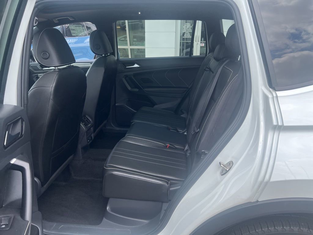 Used 2022 Volkswagen Tiguan SE R-Line AWD/4WD image 16