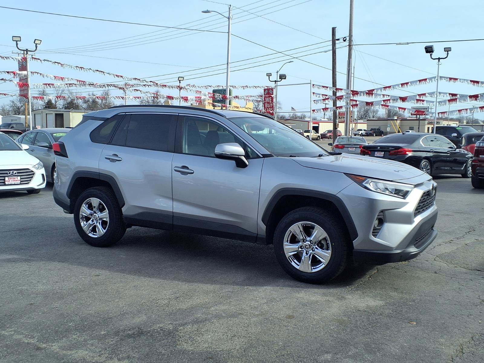 Used 2021 Toyota RAV4 XLE w/ Convenience Package image 2