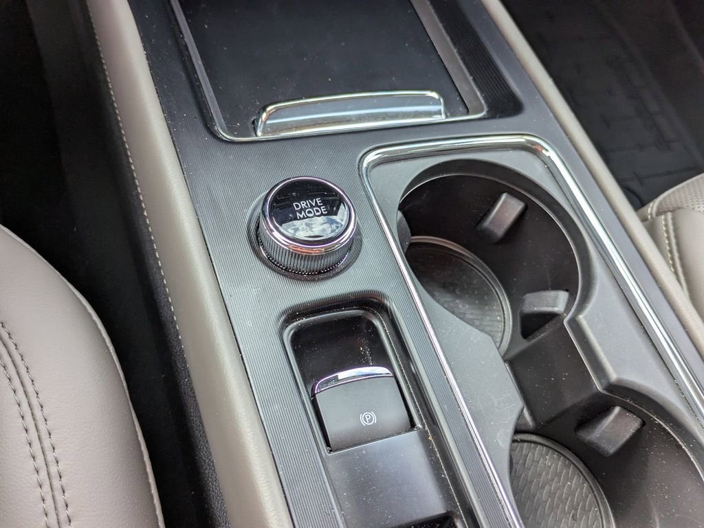 Used 2025 Lincoln Corsair Reserve image 14