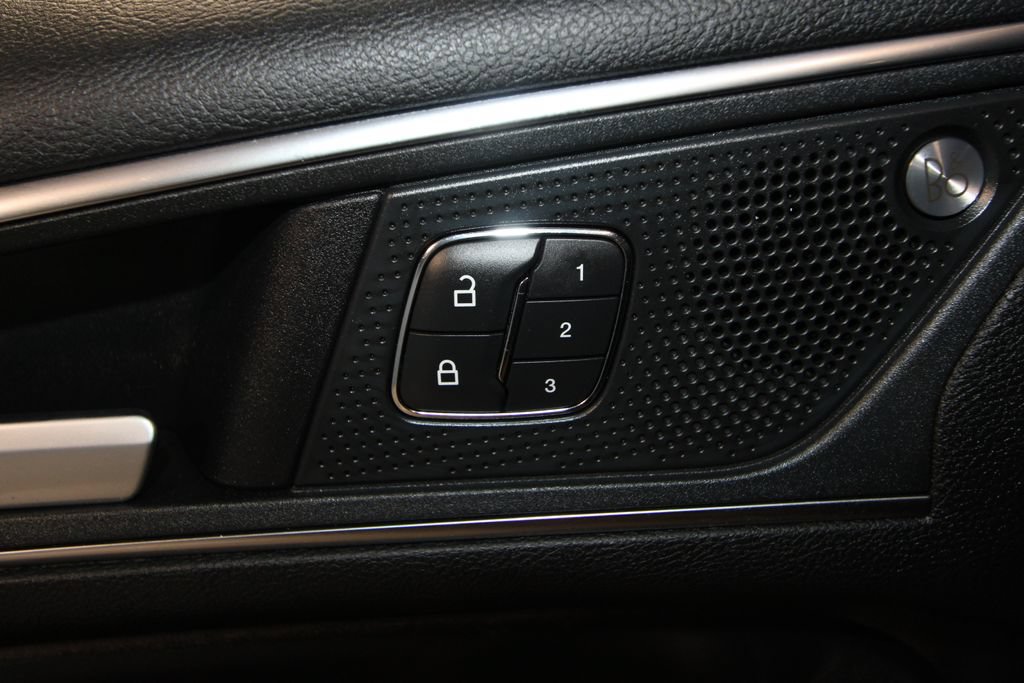 Used 2020 Ford Edge Titanium AWD/4WD image 10