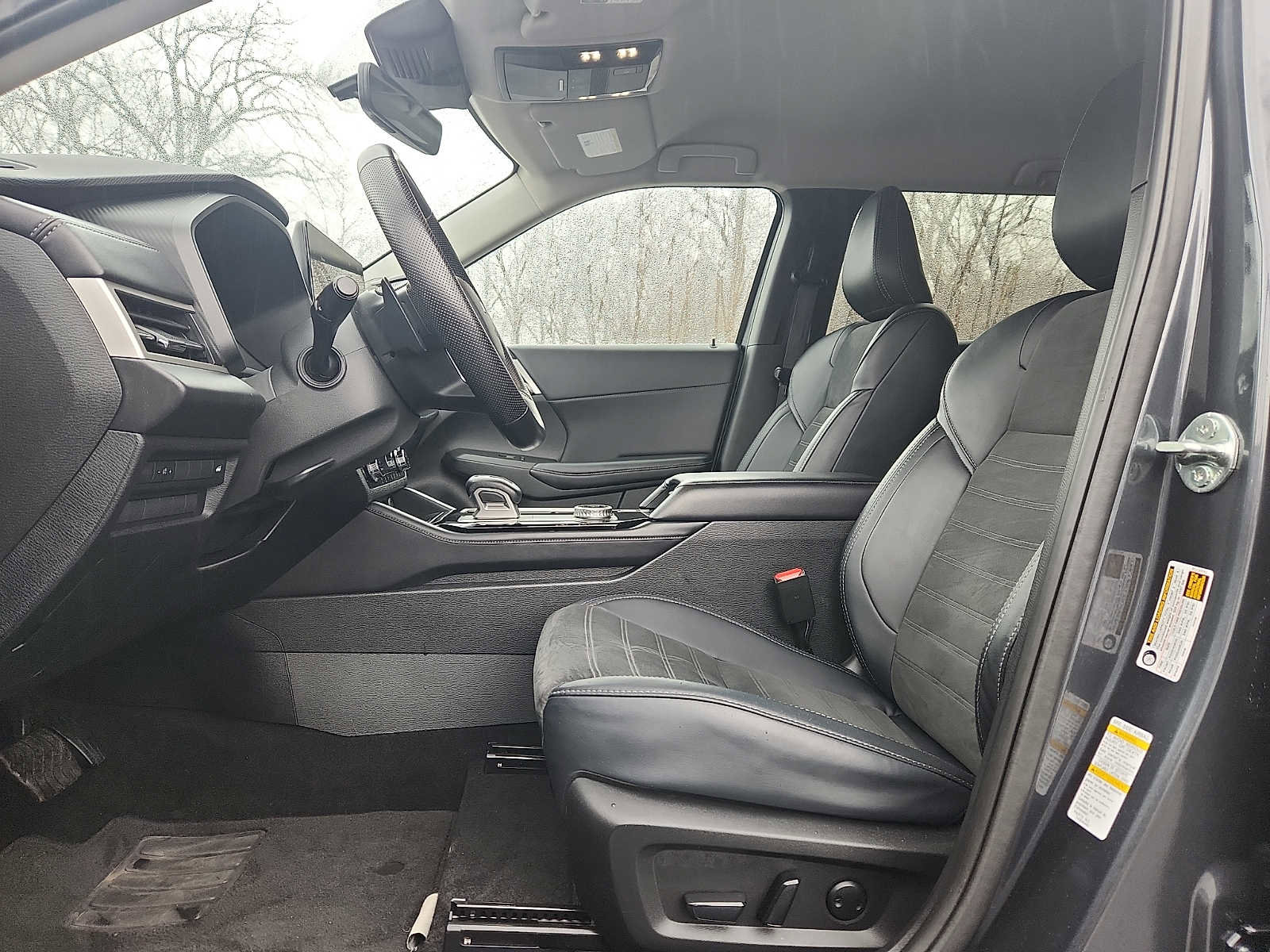 Used 2025 Mitsubishi Outlander SE image 13