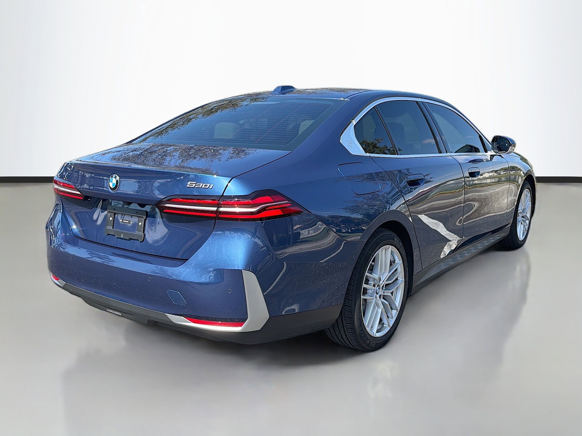 Used 2025 BMW 530i 530i w/ M Sport Package image 4