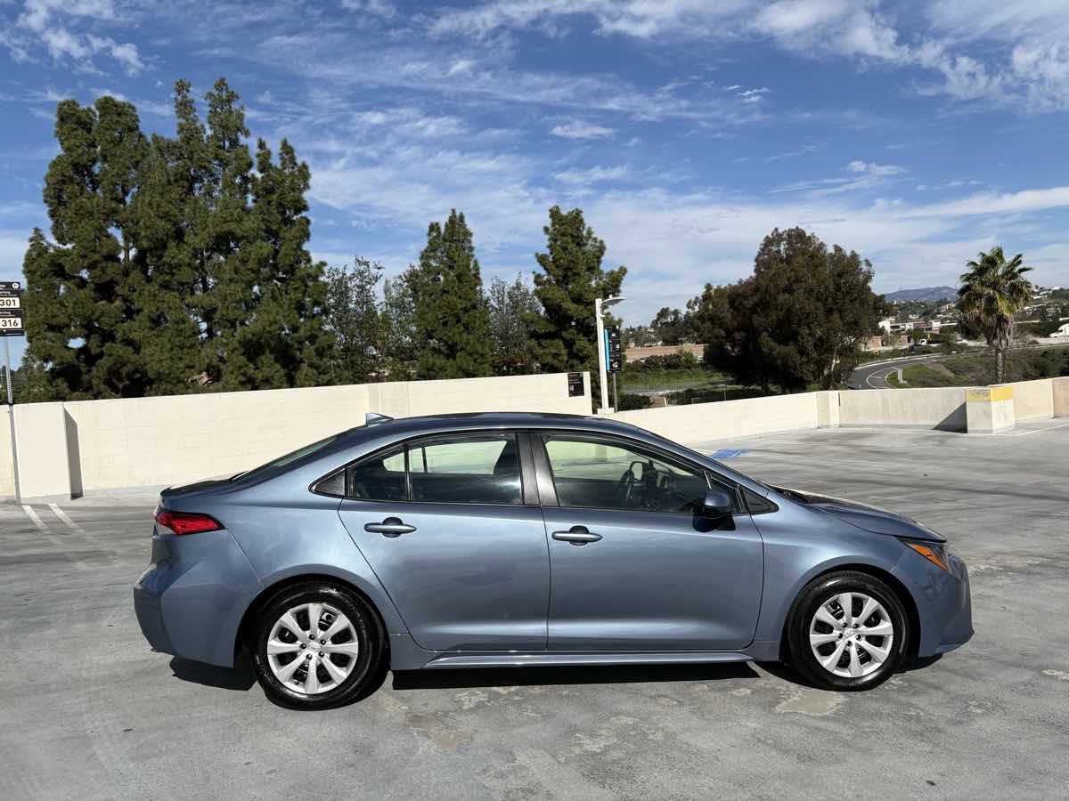 Used 2025 Toyota Corolla LE image 27