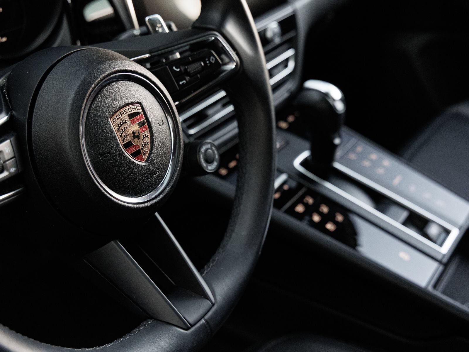 Used 2025 Porsche Macan AWD/4WD image 19