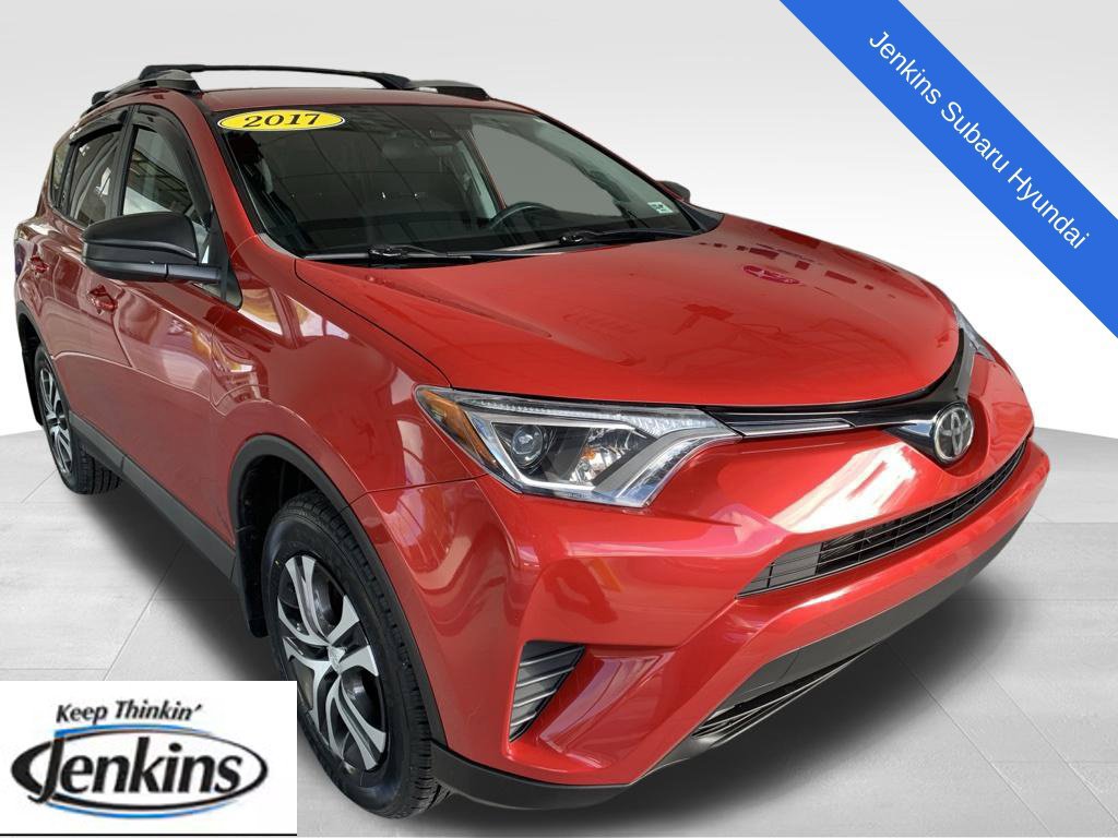 Used 2017 Toyota RAV4 LE AWD/4WD image 1