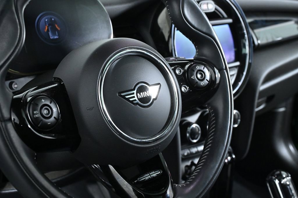 Used 2021 MINI Cooper 2-Door Hardtop image 12