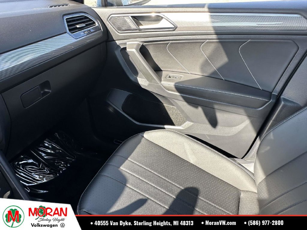Used 2024 Volkswagen Tiguan SE R-Line AWD/4WD image 34