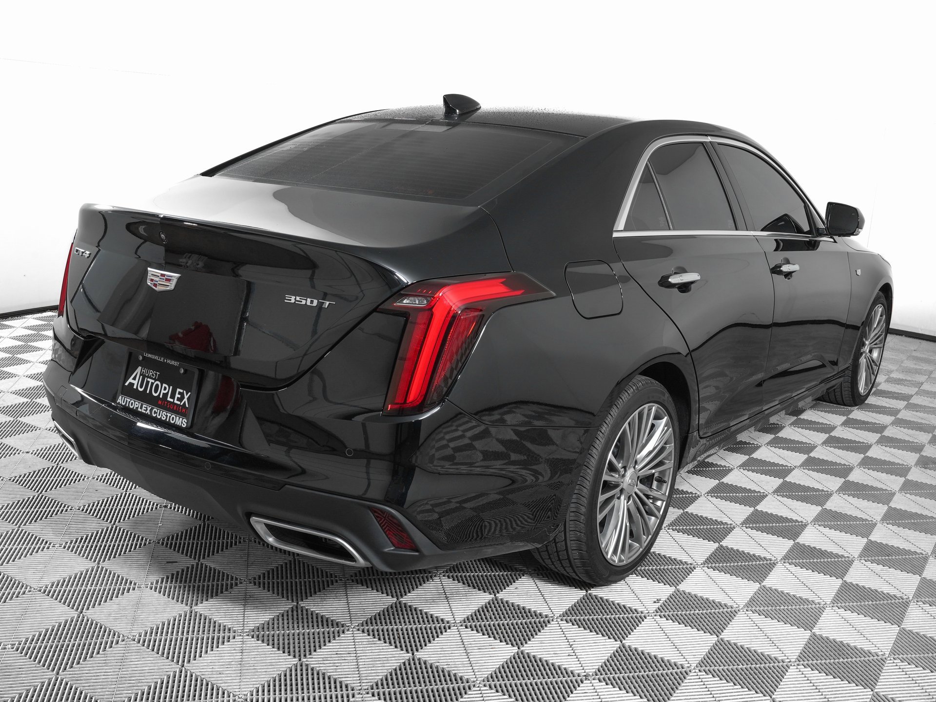 Used 2025 Cadillac CT4 Premium Luxury image 5