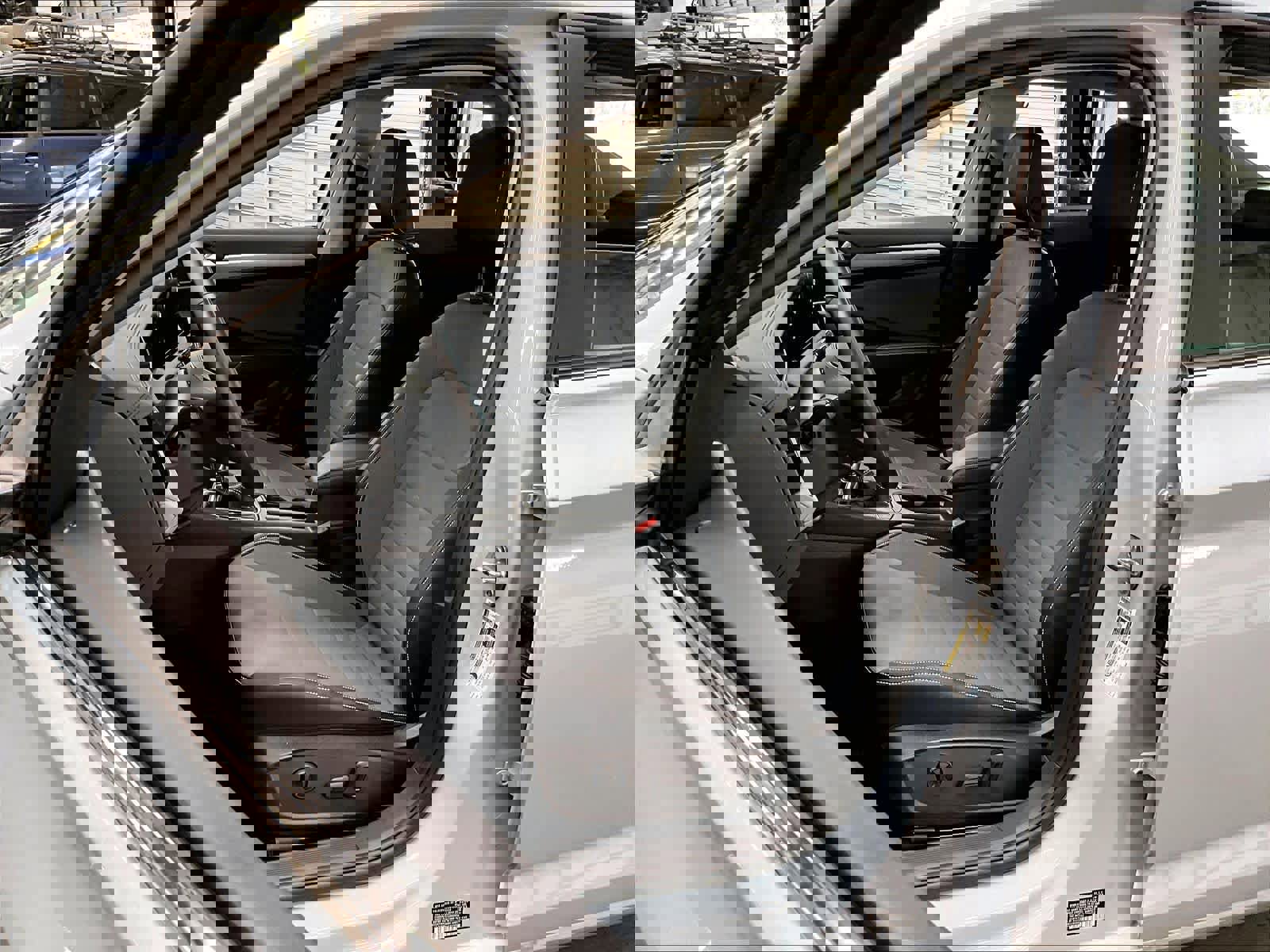 Used 2025 Volkswagen Jetta SE w/ Sunroof Package image 27