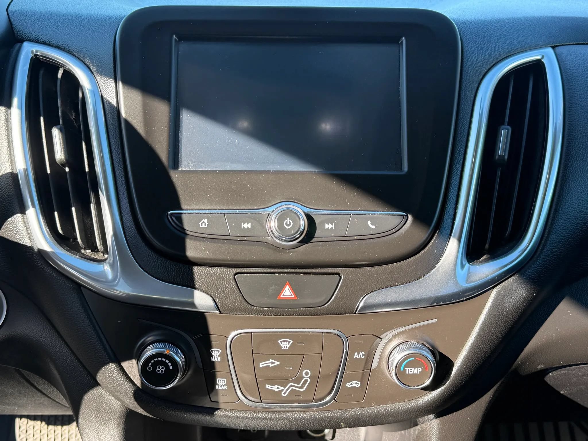 Used 2018 Chevrolet Equinox LT FWD image 26