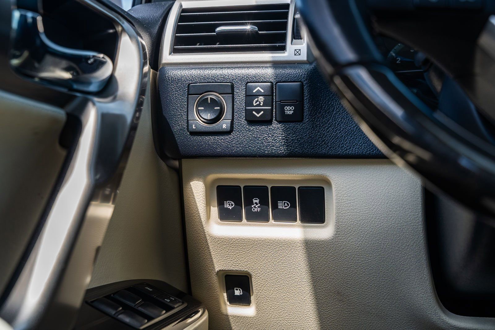 Used 2020 Lexus GX 460 Premium w/ Premium Package image 30