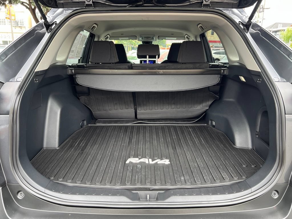 Certified 2024 Toyota RAV4 LE AWD/4WD image 40