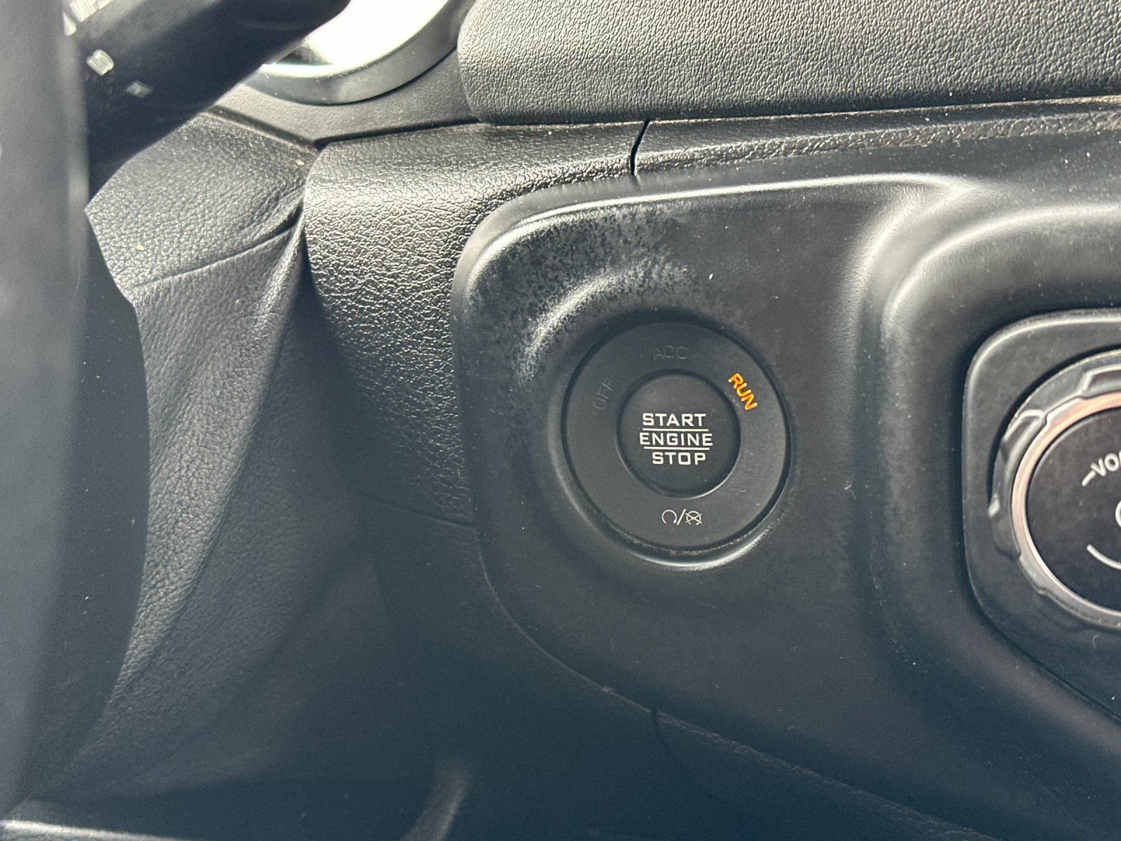 Used 2021 Jeep Gladiator Overland w/ Uconnect 4C Nav & Sound Group AWD/4WD image 21