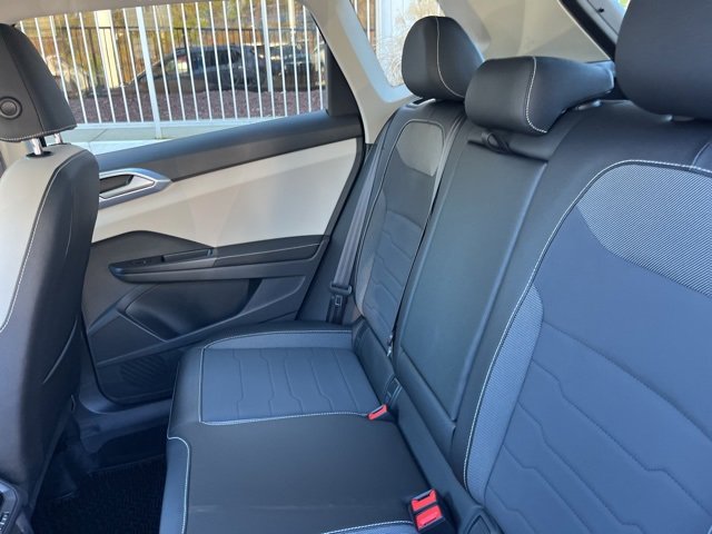 New 2026 Volkswagen Taos SE image 15