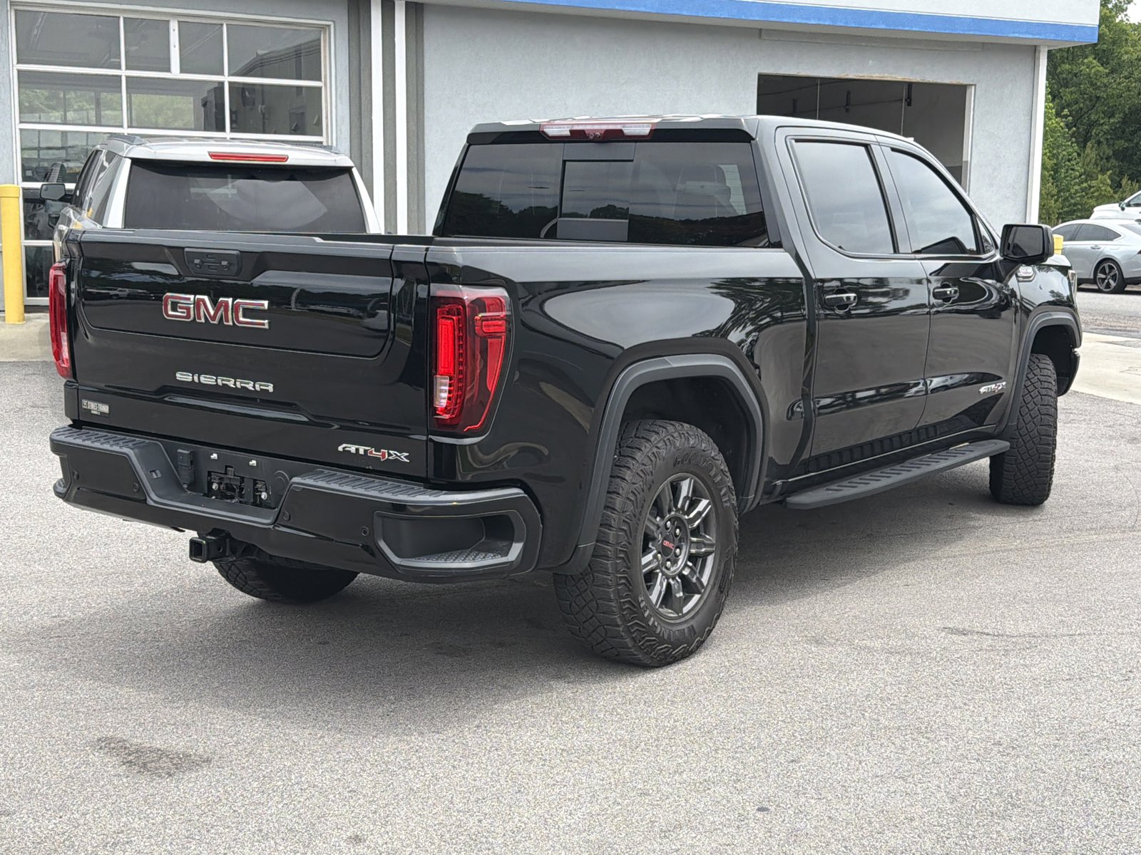 Used 2024 GMC Sierra 1500 AT4X AWD/4WD image 11
