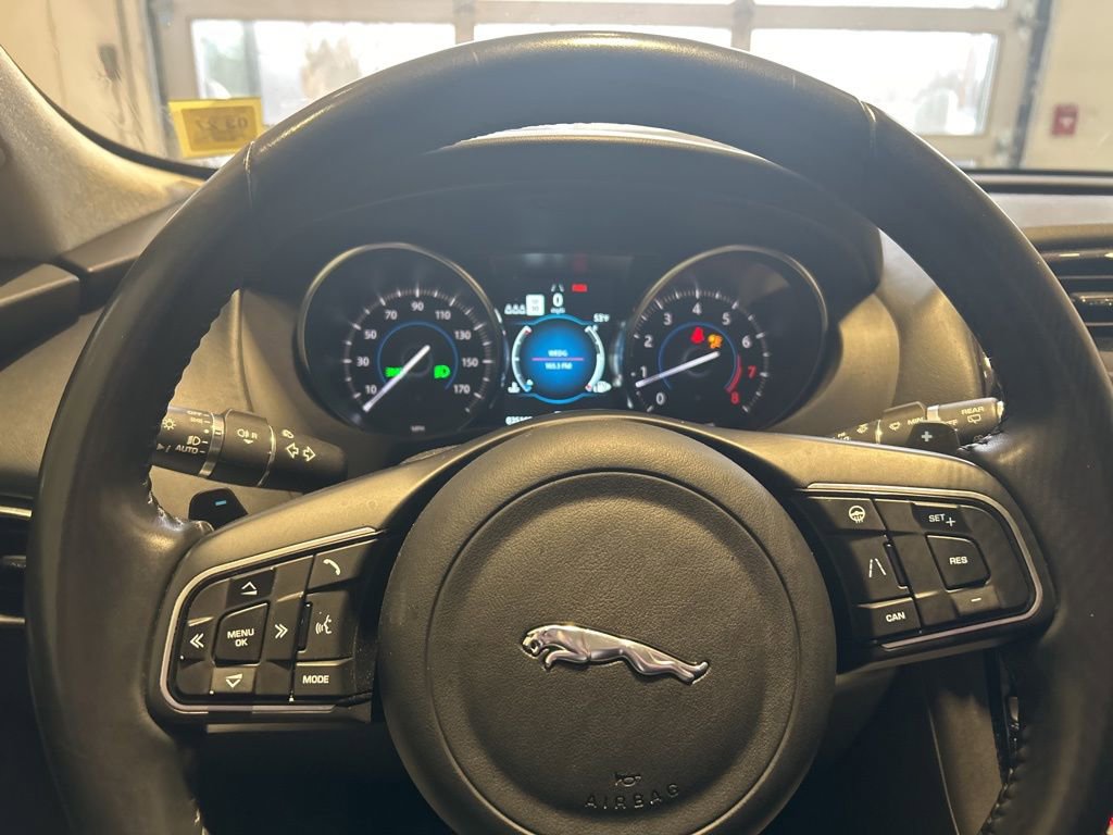 Used 2020 Jaguar F-PACE Premium image 12