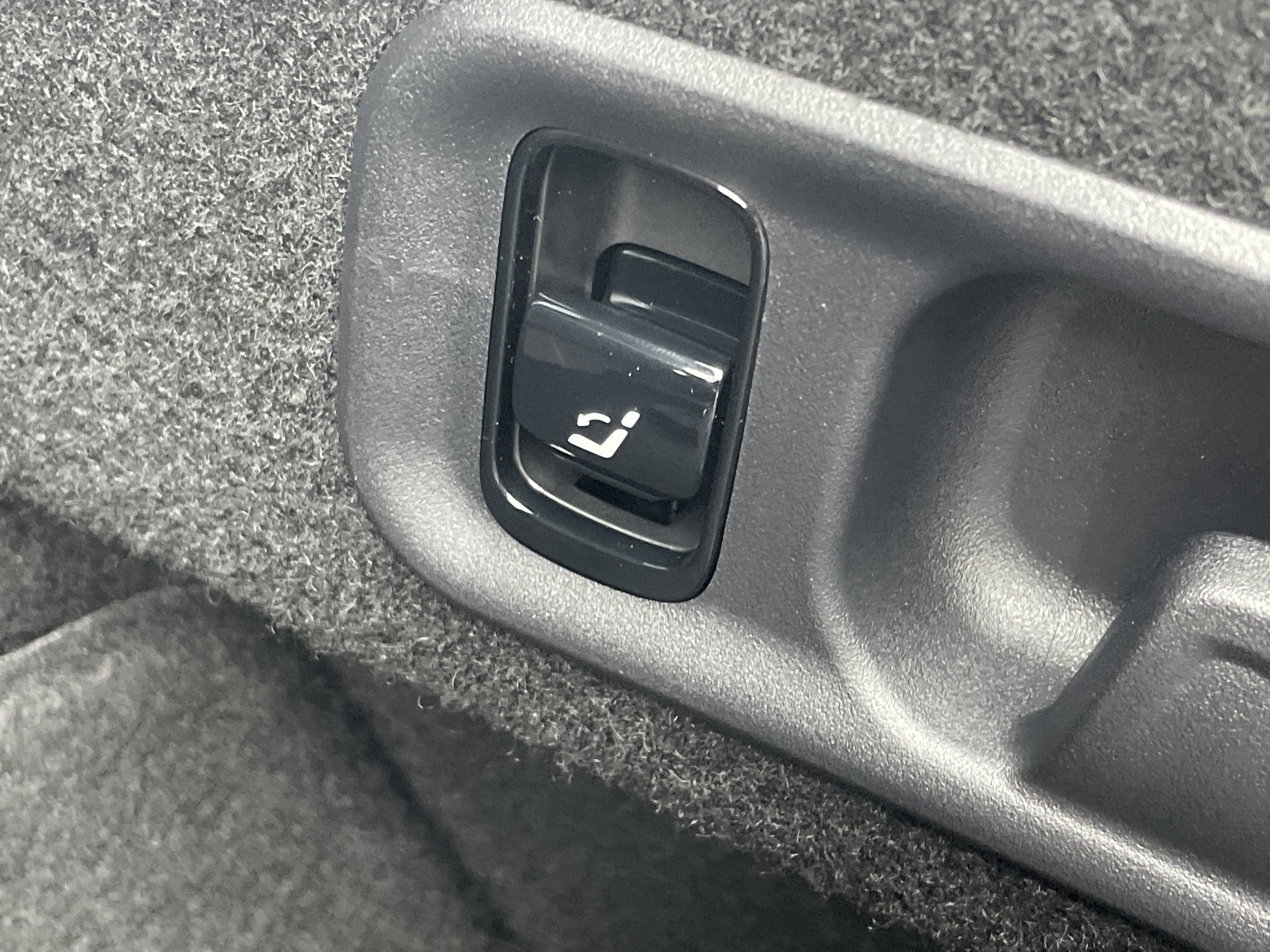 New 2026 Mercedes-Benz E 53 AMG e 4MATIC Sedan image 11