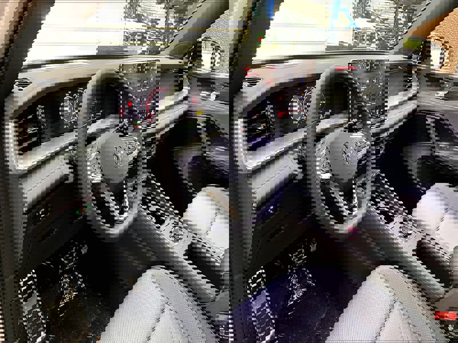 New 2026 Volkswagen Tiguan SE R-Line image 8