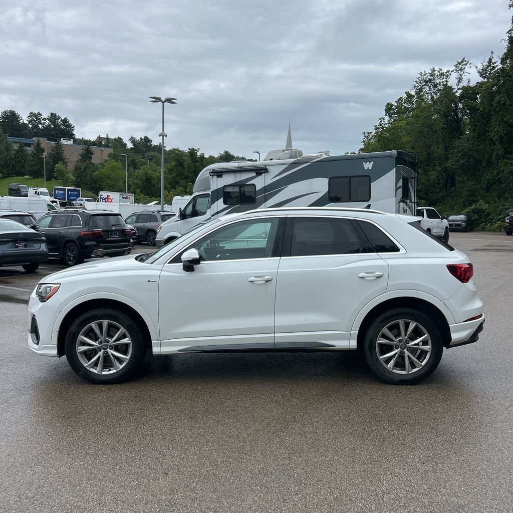 Used 2021 Audi Q3 2.0T Premium w/ Convenience Package AWD/4WD image 2