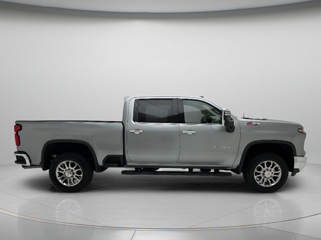 Used 2025 Chevrolet Silverado 2500 LTZ w/ LTZ Plus Package AWD/4WD image 2