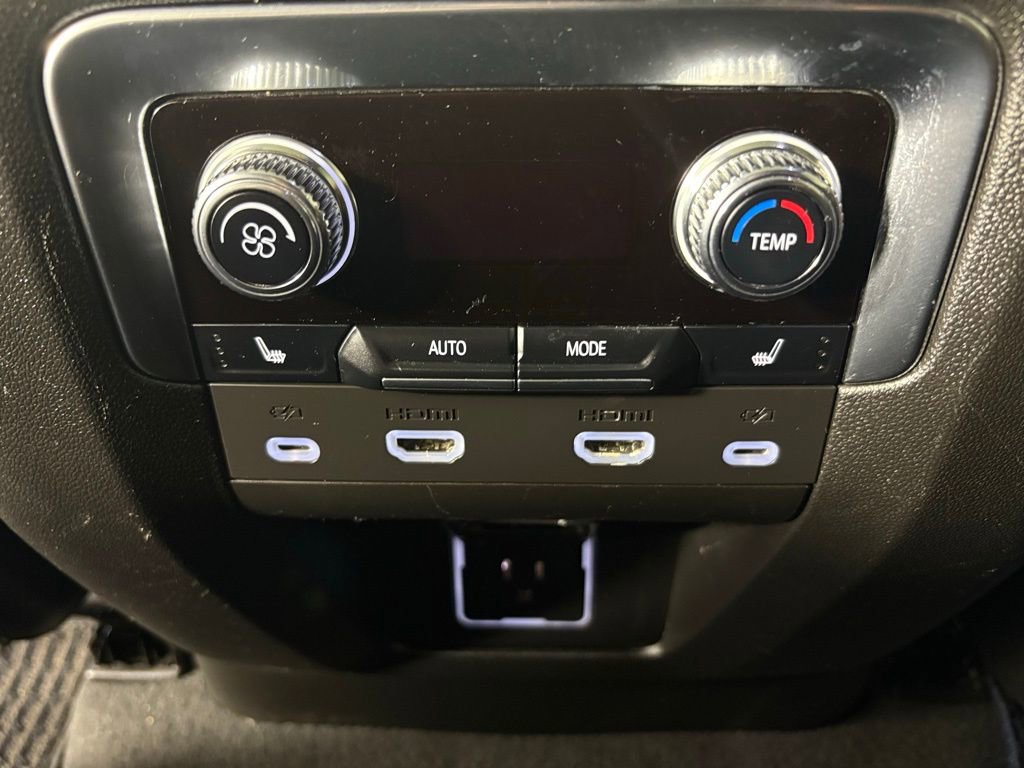 Used 2023 GMC Yukon Denali Ultimate image 39