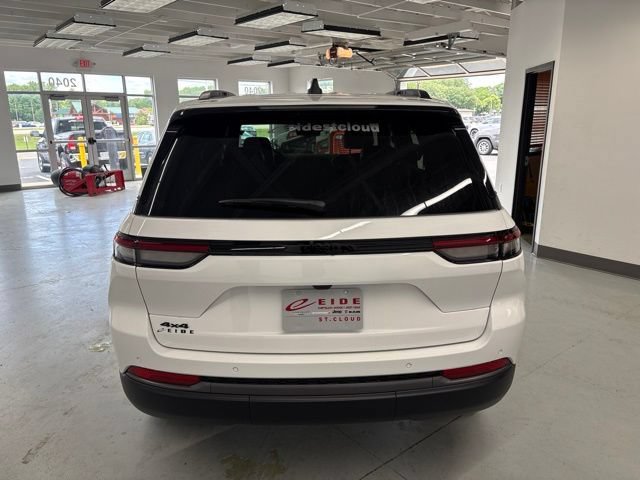 New 2026 Jeep Grand Cherokee Altitude AWD/4WD image 6