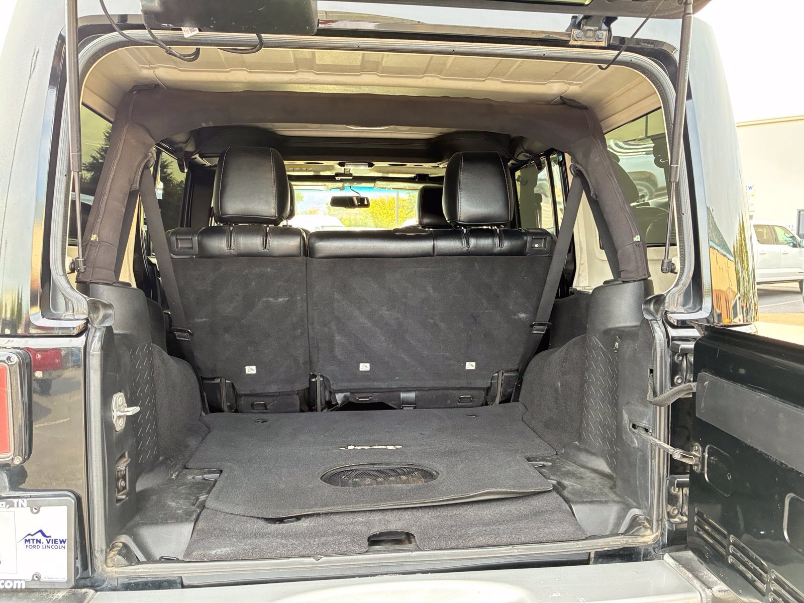 Used 2015 Jeep Wrangler Unlimited Sahara w/ Connectivity Group AWD/4WD image 20