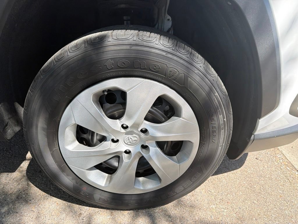 Used 2023 Toyota RAV4 LE FWD image 3