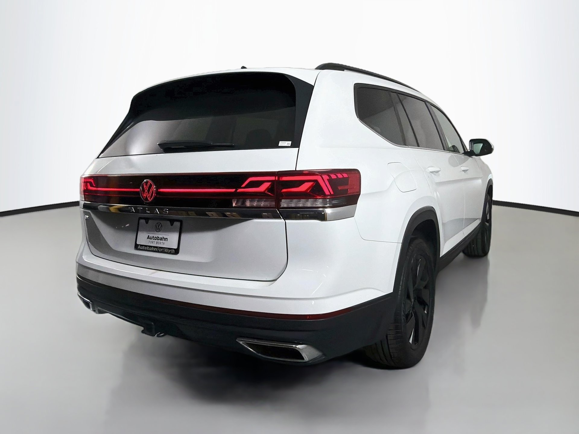 Used 2024 Volkswagen Atlas SE w/ Black Wheel Package FWD image 5