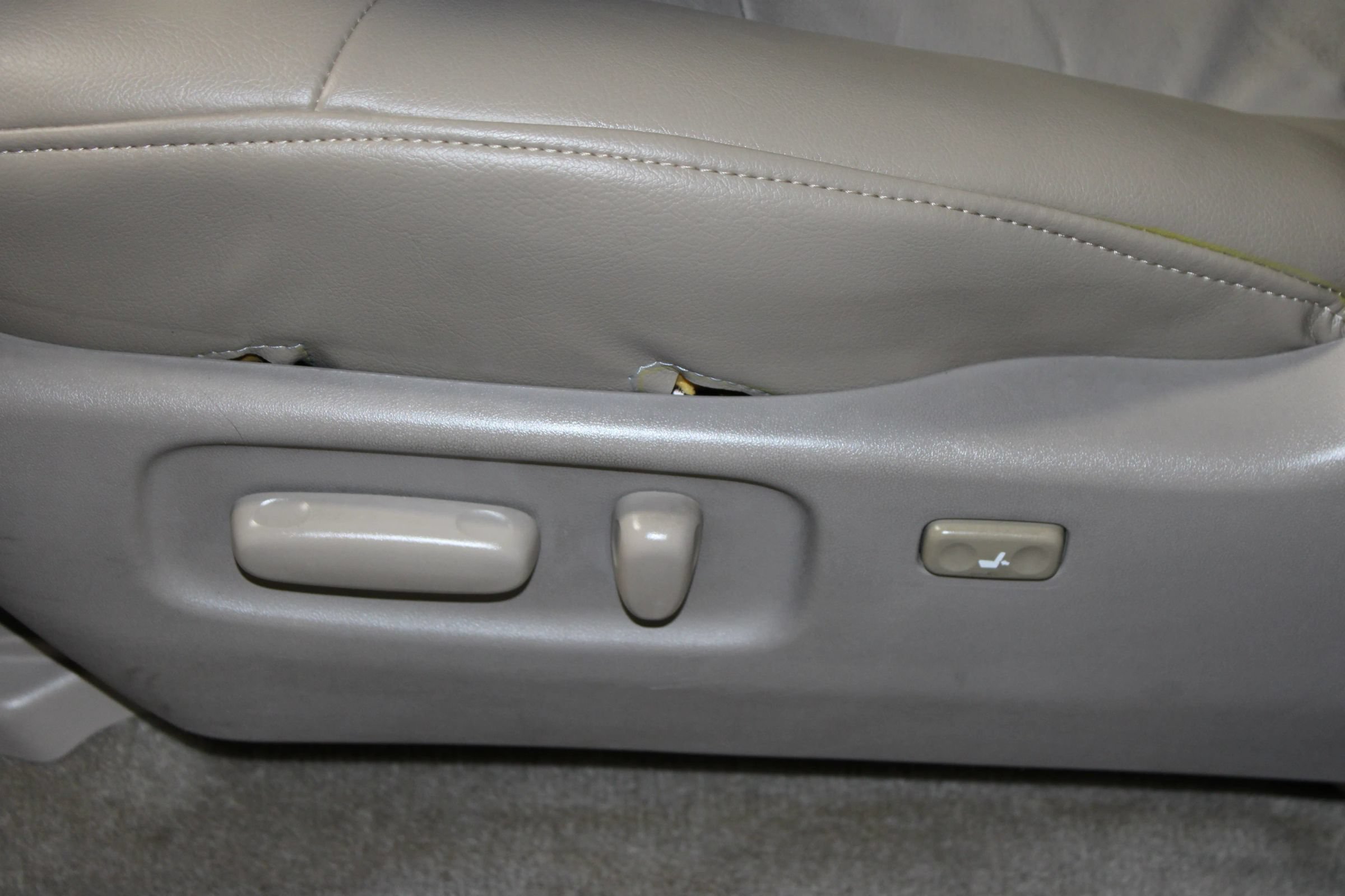 Used 2004 Toyota 4Runner Limited w/ Preferred Accessory Pkg RWD image 10