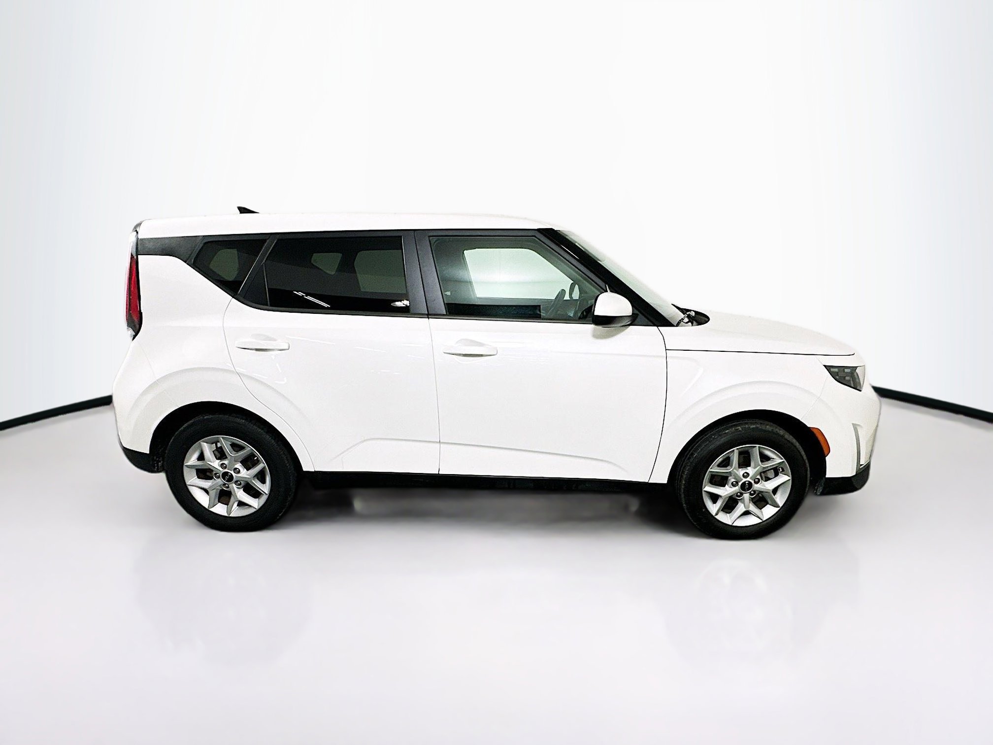 Used 2025 Kia Soul LX w/ LX Technology Package FWD image 10