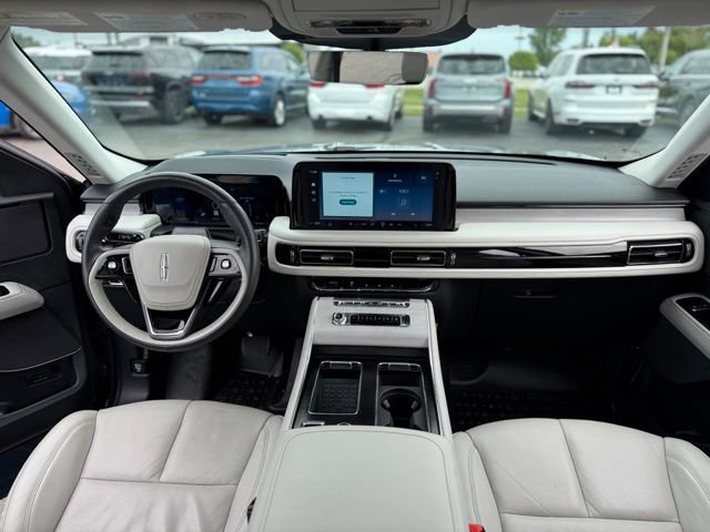 Used 2025 Lincoln Aviator Reserve w/ Jet Appearance Package AWD/4WD image 2