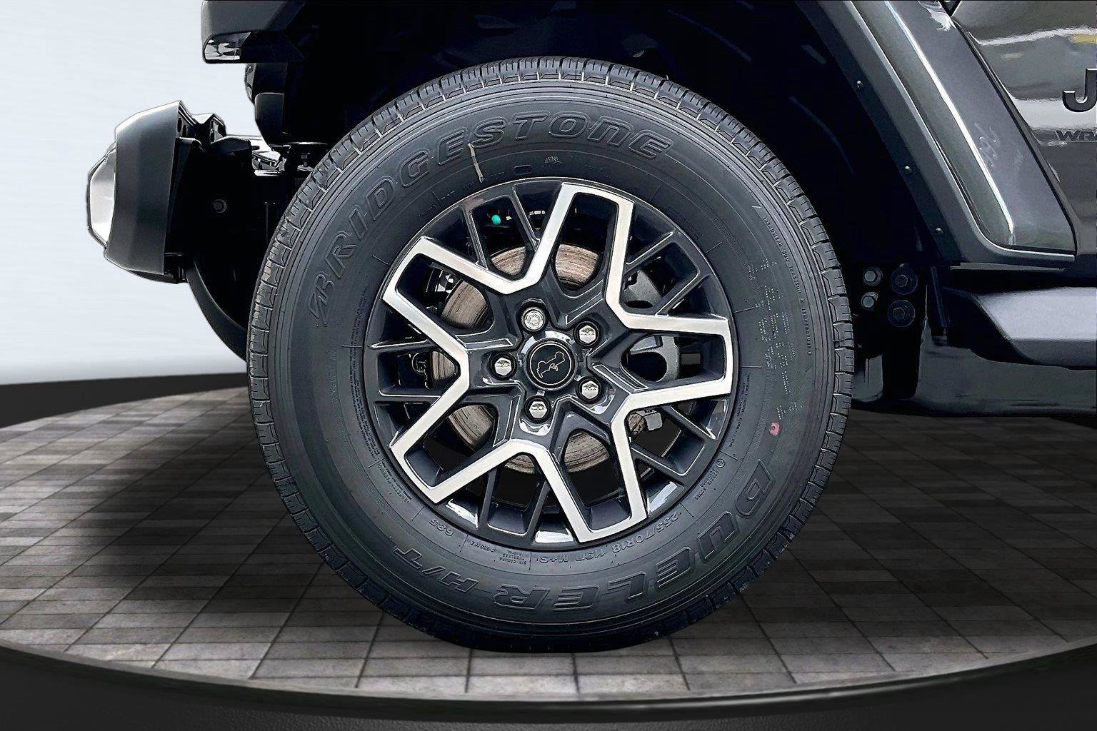 New 2026 Jeep Wrangler Unlimited Sahara AWD/4WD image 12