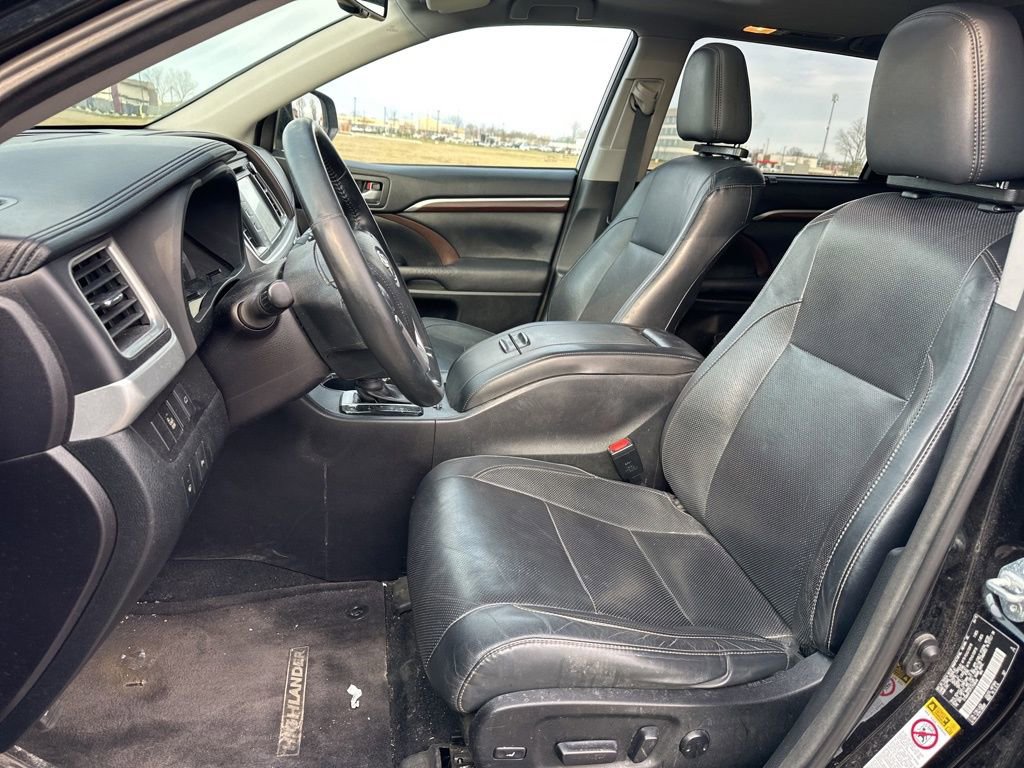 Used 2015 Toyota Highlander Limited image 16