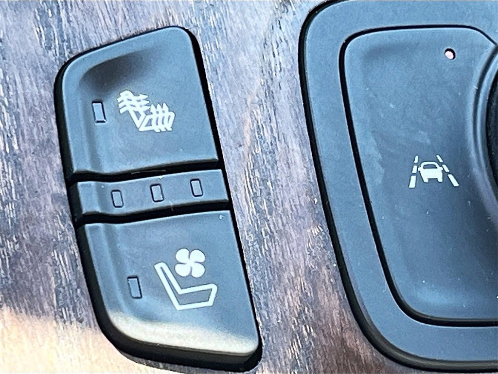 Used 2023 GMC Acadia Denali w/ Denali Ultimate Package image 21