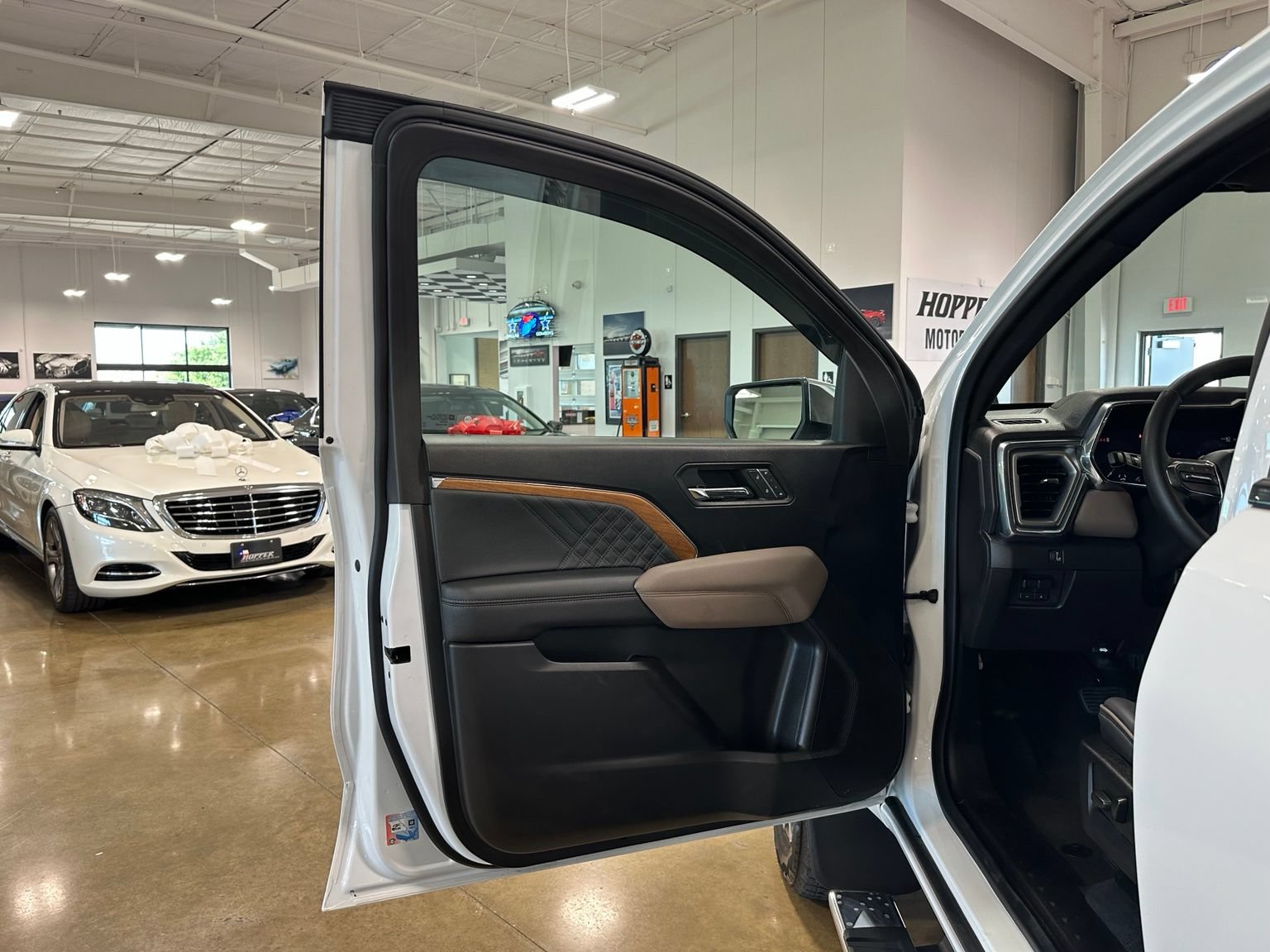 Used 2024 GMC Canyon Denali AWD/4WD image 11