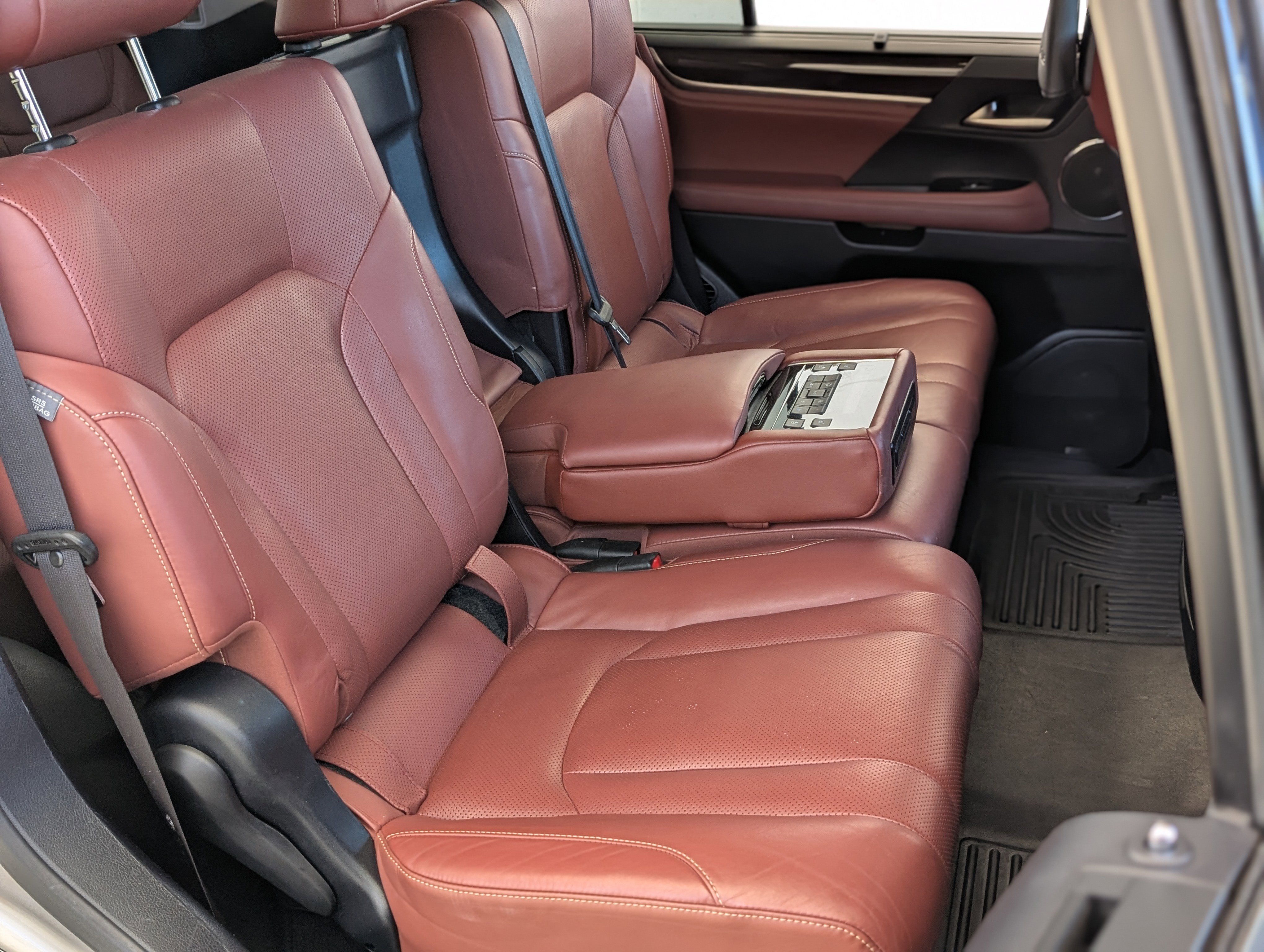 Used 2017 Lexus LX 570 4WD w/ Luxury Package image 24