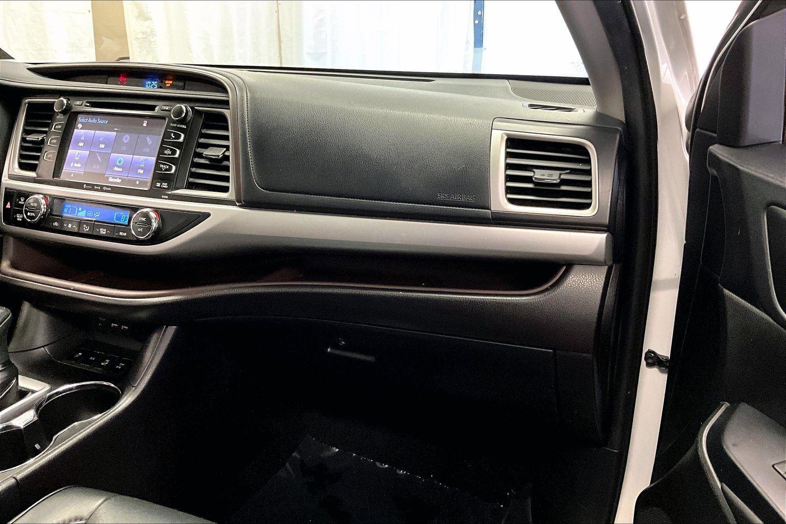Used 2019 Toyota Highlander XLE image 15