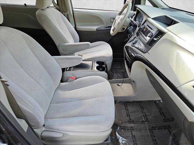 Used 2013 Toyota Sienna LE FWD image 24