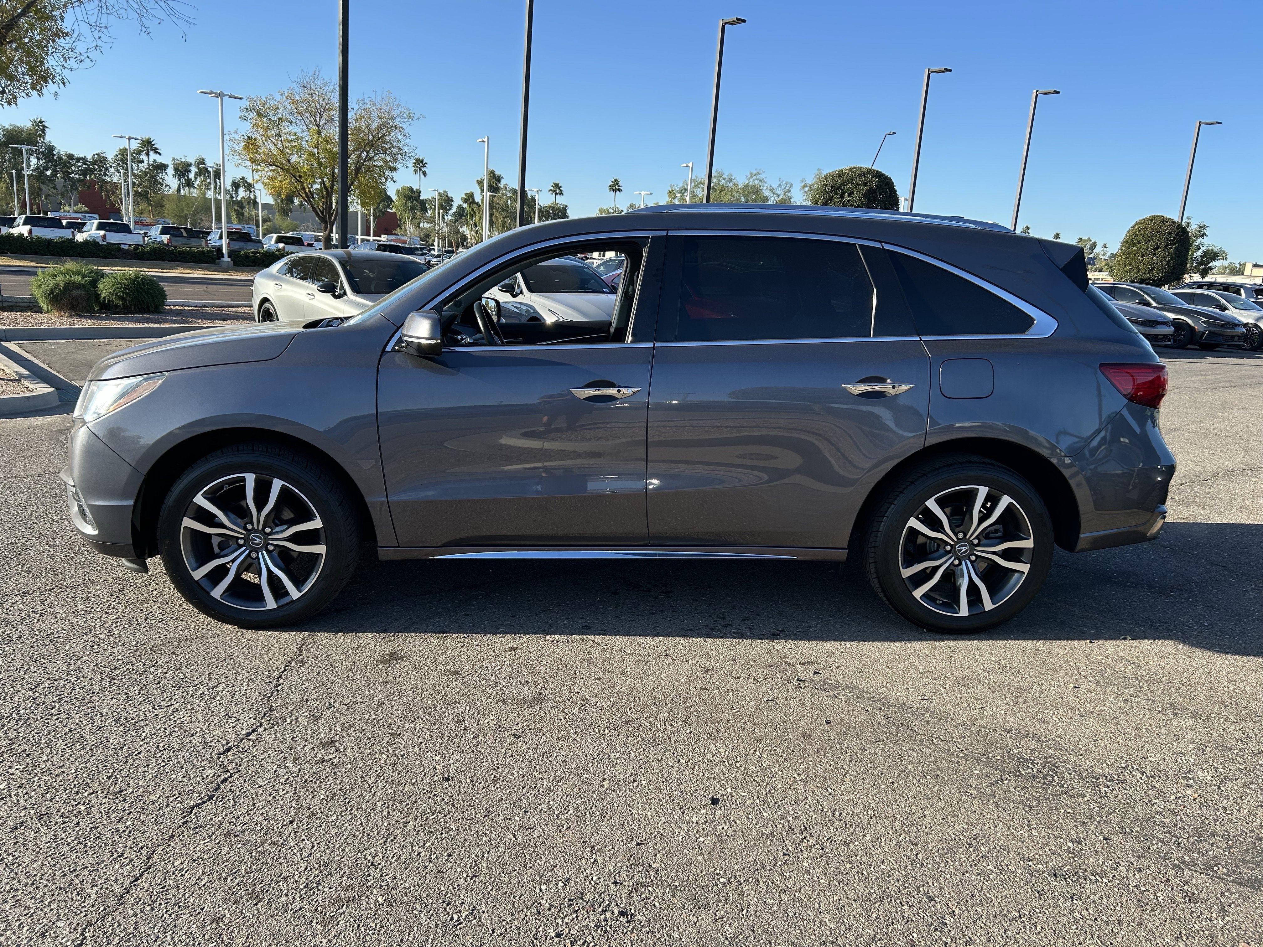 Used 2020 Acura MDX FWD w/ Advance Package image 3