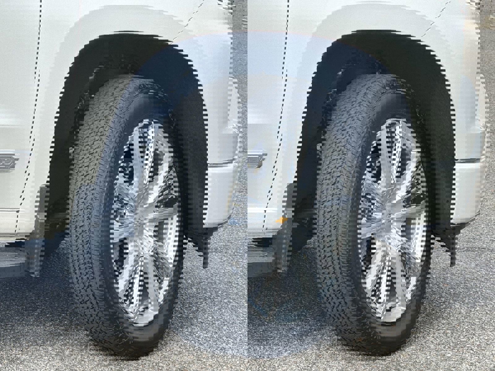 Used 2024 Chevrolet Silverado 1500 High Country w/ High Country Premium Package image 19