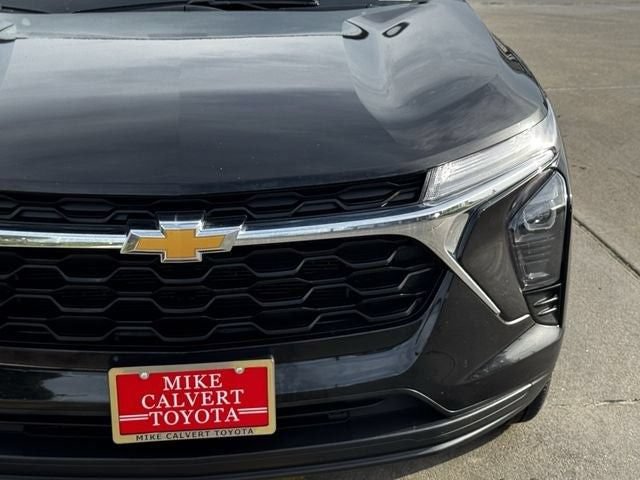 Used 2025 Chevrolet Trax LS FWD image 4